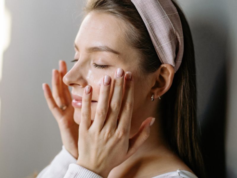 Moisturizes and Hydrates Skin