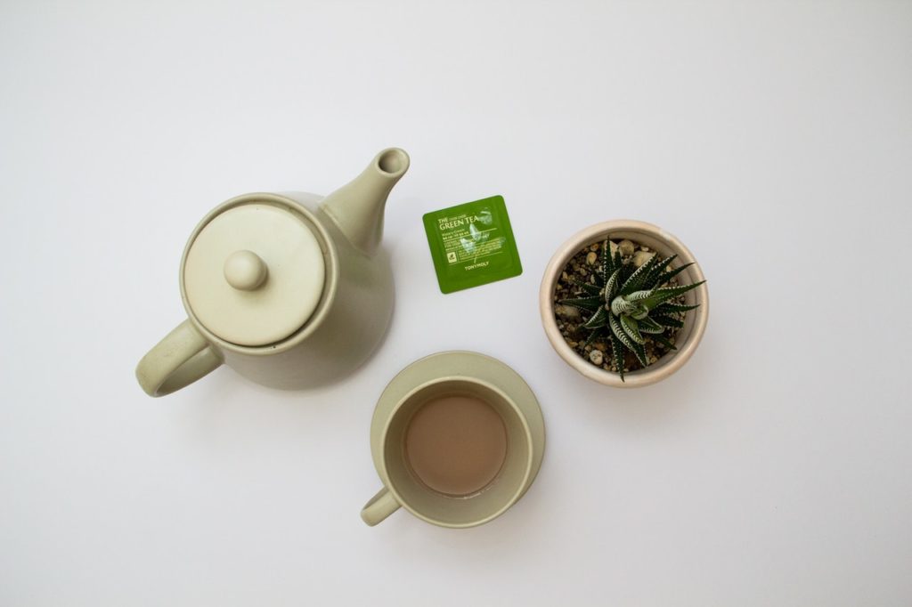 Queen of the Thrones recommends Green tea to heal the gut lining